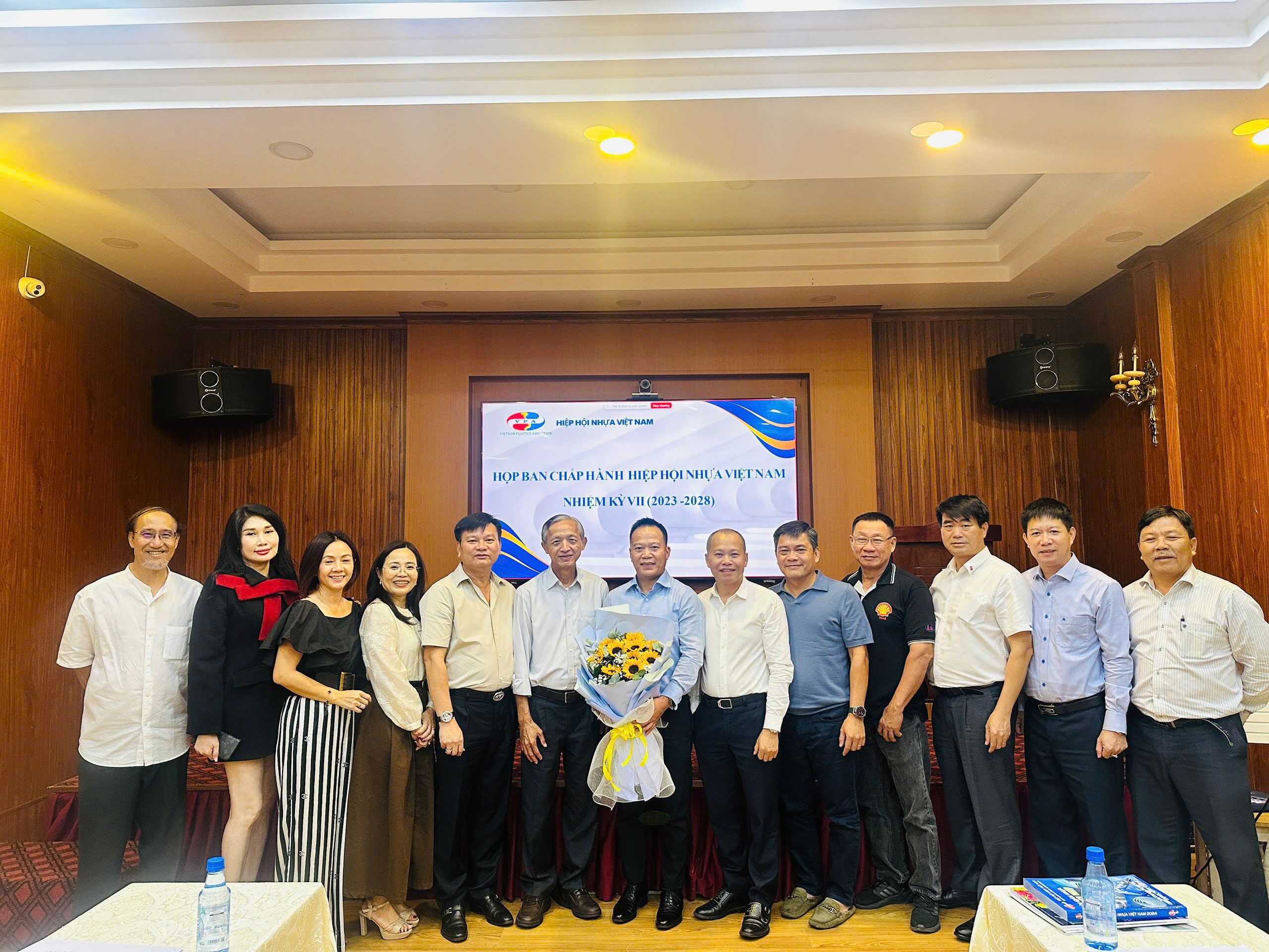 Anh Đinh Đức Thắng – Chủ tịch Hội đồng Quản trị Công ty Cổ phần Stavian Hóa chất trở thành tân Chủ tịch Hiệp hội Nhựa Việt Nam nhiệm kỳ VII (2023 – 2028)